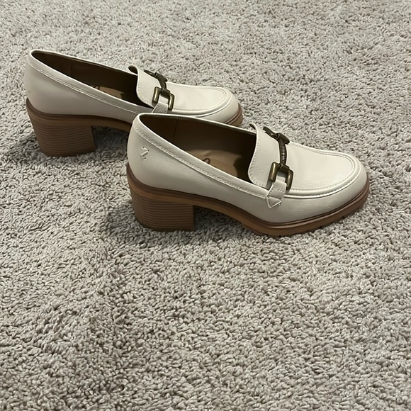 ZODIAC Gemma Loafer Size 9‎ like new!! - Picture 3 of 10